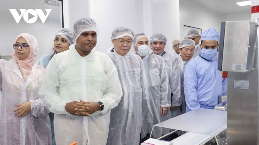 Top Vietnamese legislator calls at Beximco group in Bangladesh